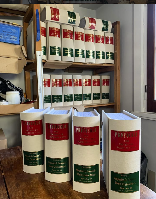 Cosido artesanal de un protocolo notarial
